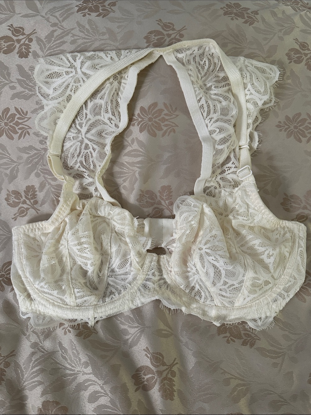 PINK Victoria's Secret Cream Lace Underwire Bralette